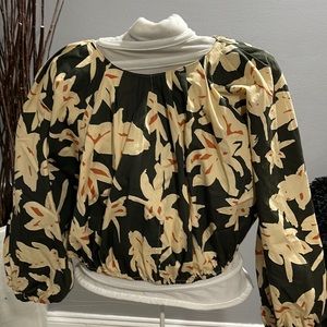 Zara top - cropped- puff sleeves - NEW WITH TAG- Size Large - pleated neckline